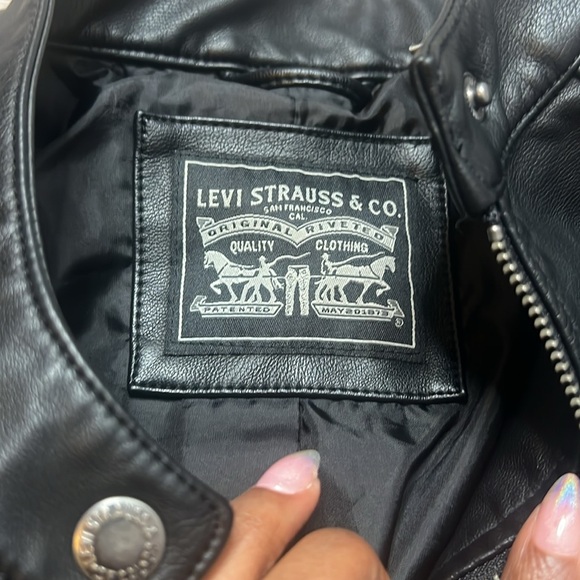 Women’s Levi Strauss Black Faux Leather Jacket Size Medium - Picture 2 of 9